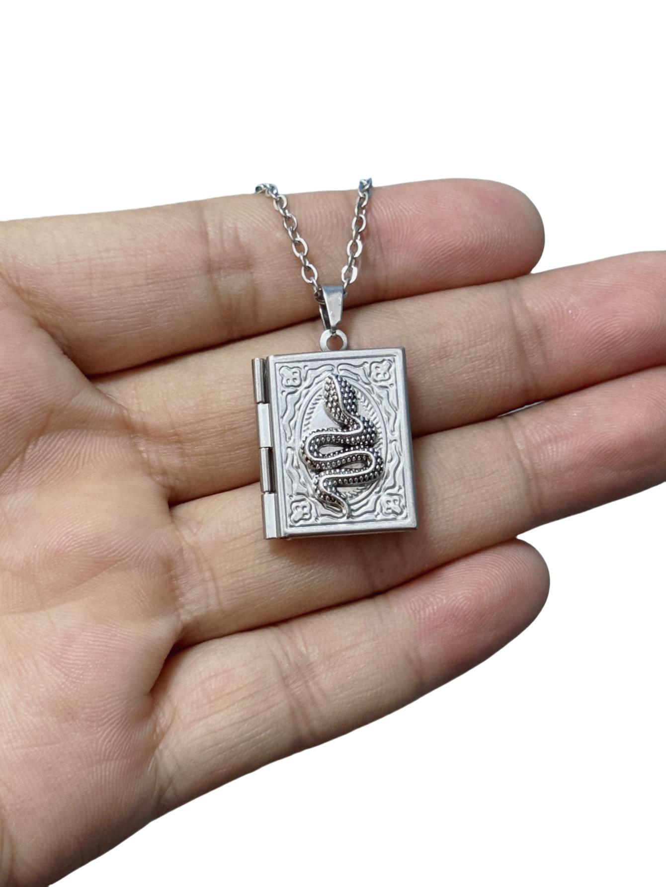Gothic Book Animal Necklace, P - đánh giá và giá Jewelry Making Journal