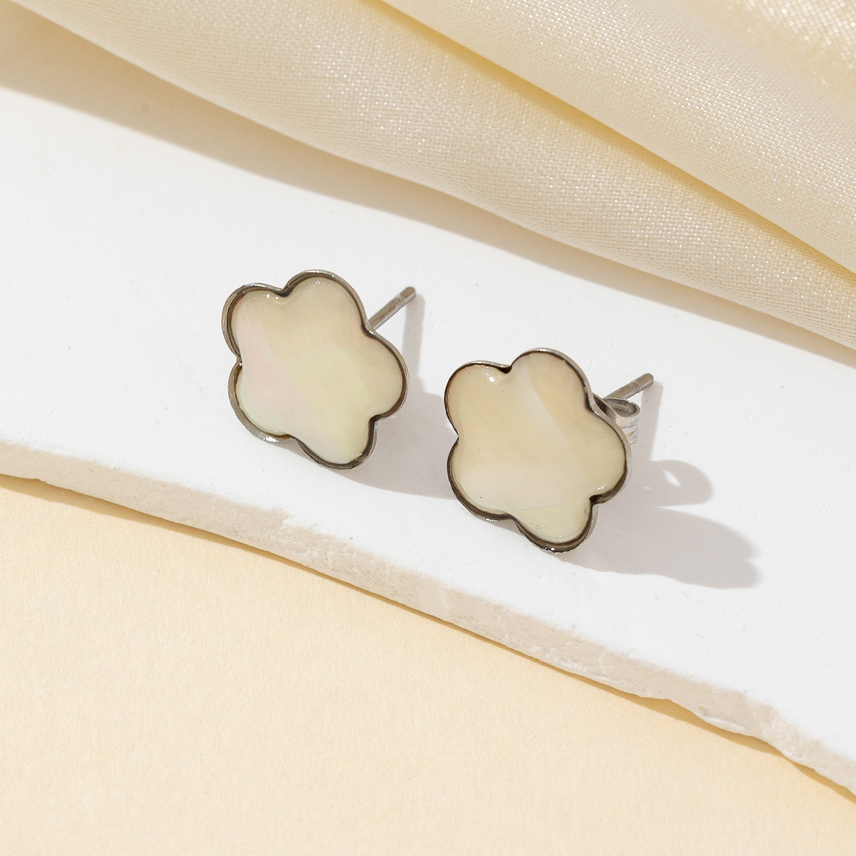 2pcs Natural Fine Shell White  - đánh giá và giá Jewelry Making Place